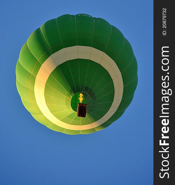 An image of a hot air balloon