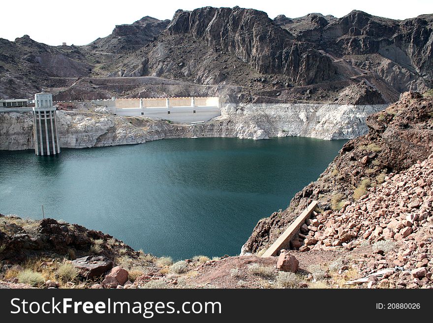 A picture of Hoover Dam.