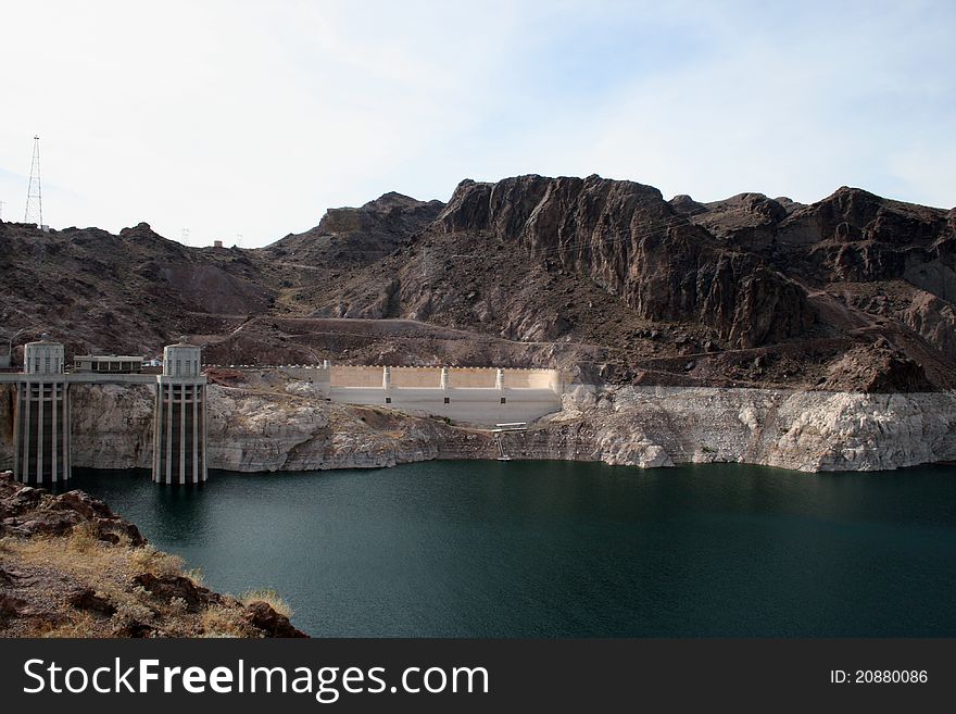 A picture of Hoover Dam.