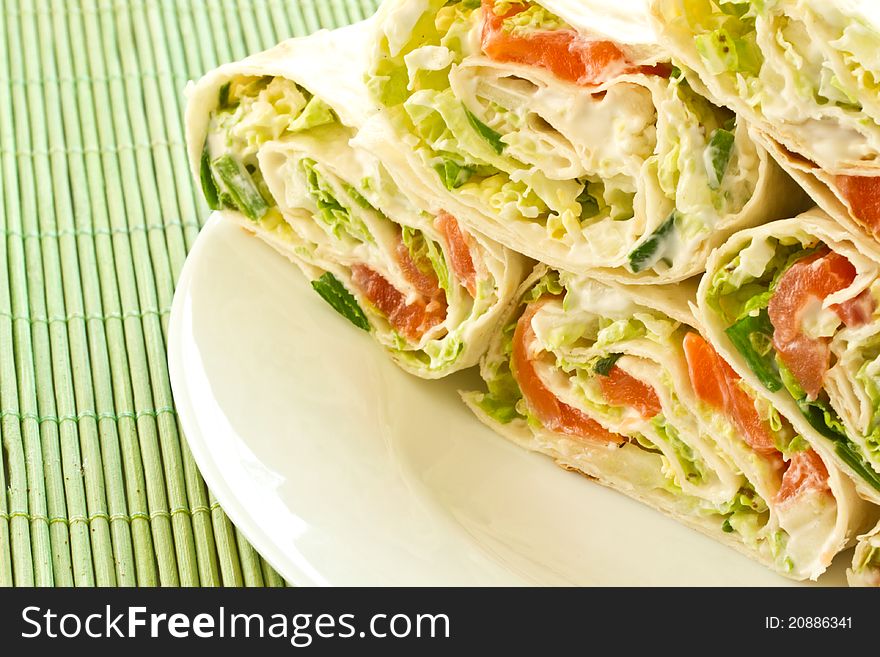 Pita bread stuffed with slightly salted salmon and salad