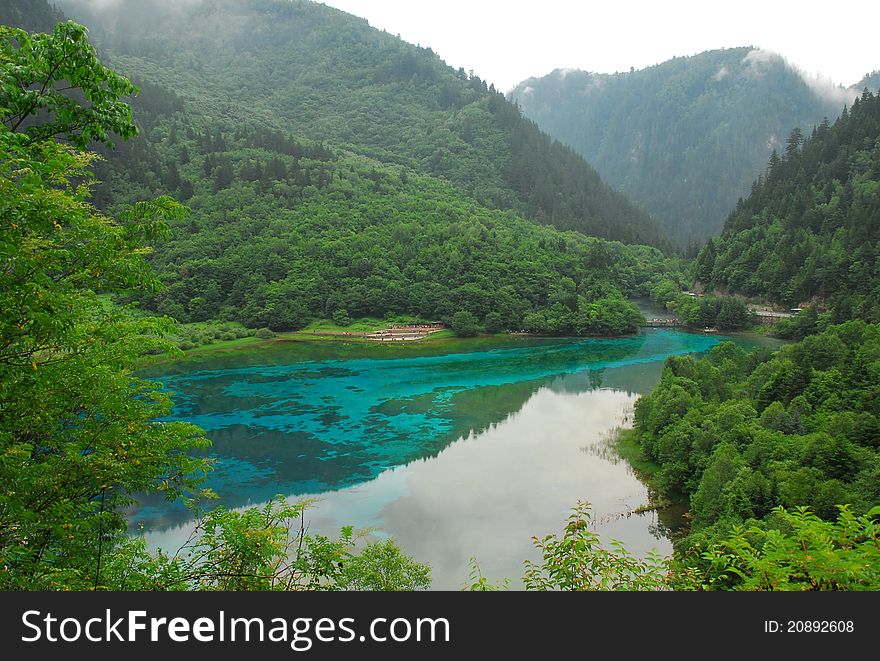 Travel in jiuzhaigou,the mountains and lake is very beautiful. Travel in jiuzhaigou,the mountains and lake is very beautiful.