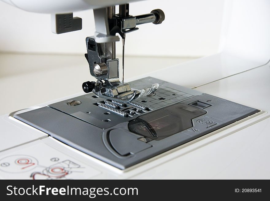 Sewing machine needle and presser equipment. Sewing machine needle and presser equipment.