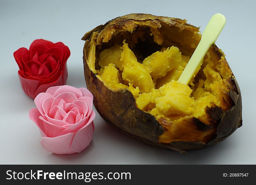 Roasted sweet potato with flowers