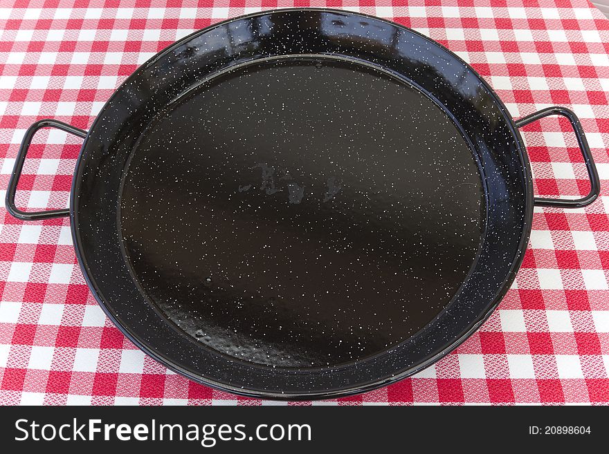 Paella pan for enameled iron. Paella pan for enameled iron