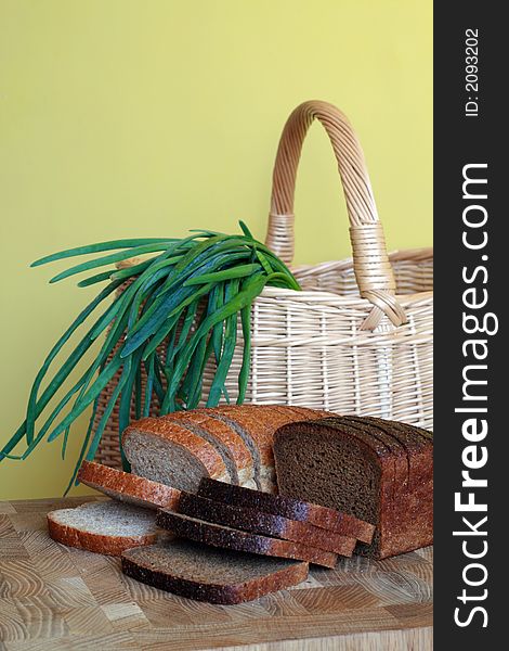 Black and white bread and onion in the basket