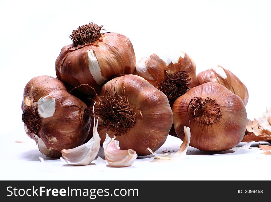 A bundle of smoked garlic isolated on a white background.