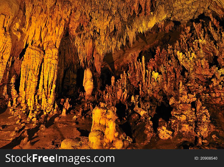 Lod cave at Maehongson