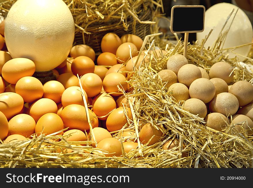 Eggs white and brown on straw