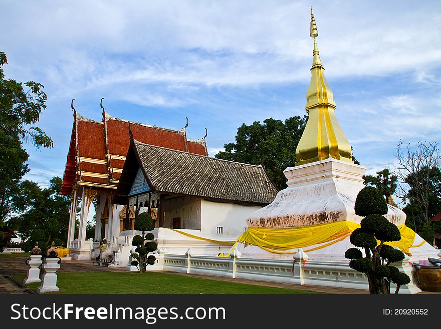 Temple In Thailand Is Named Phra-that-Kham-Kaen