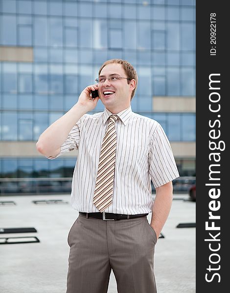 Young businessman on the phone, outdoor the office