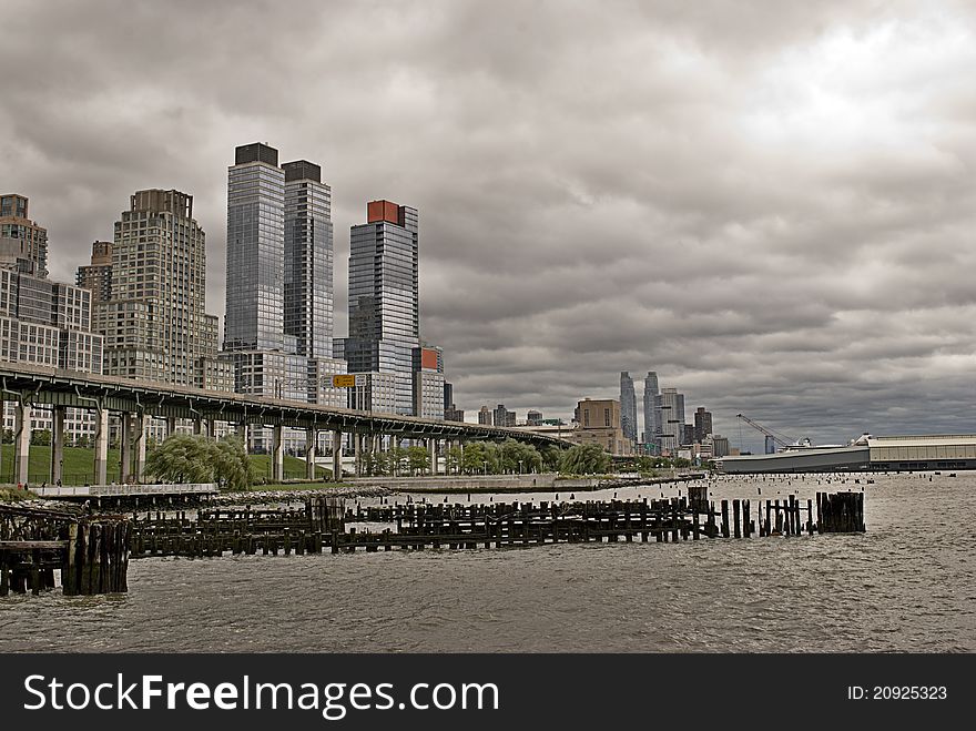 View of mid-town Manhattan from the Hudson River (New York City) and the Henry Hudson Parkway