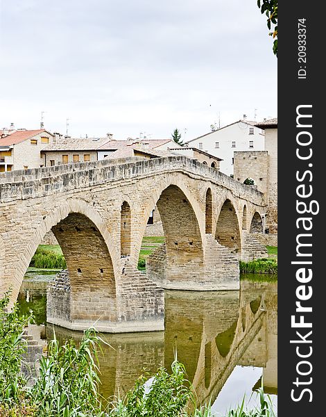 Romanesque bridge over river Arga, Puente La Reina, Road to Santiago de Compostela, Navarre, Spain