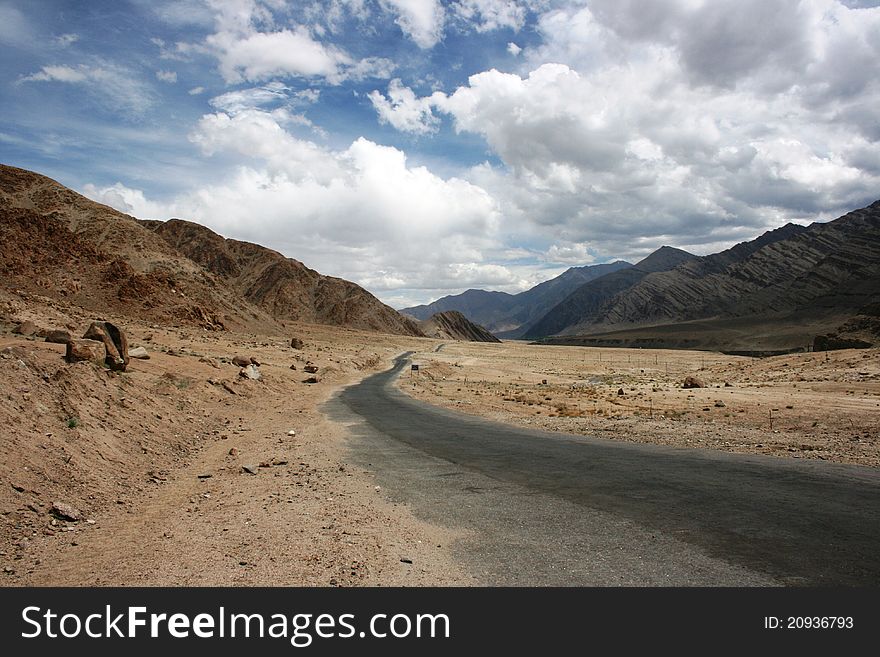 A spectacular and breathtaking view of the road to leh, the monotonous beauty