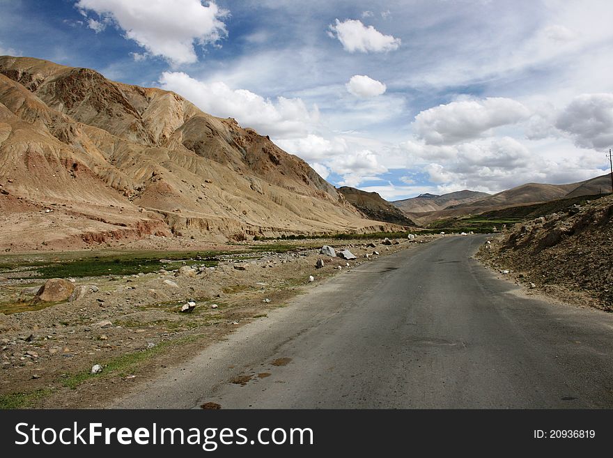 A spectacular and breathtaking view of the road to leh, the monotonous beauty