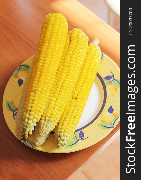 Boiled sweetcorn on a plate
