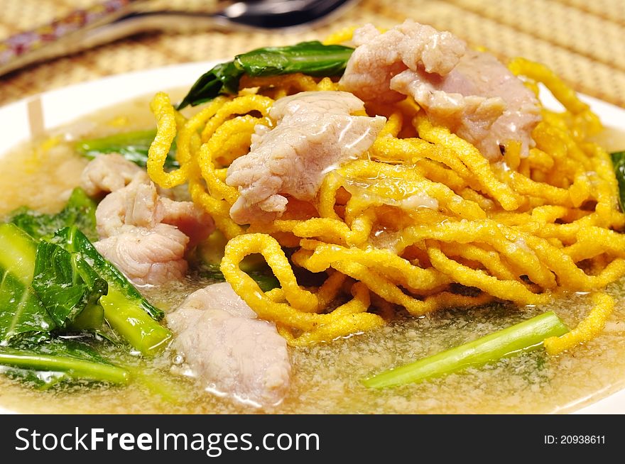 Crisp noodle in creamy sauce or Rad Na in thai food name
