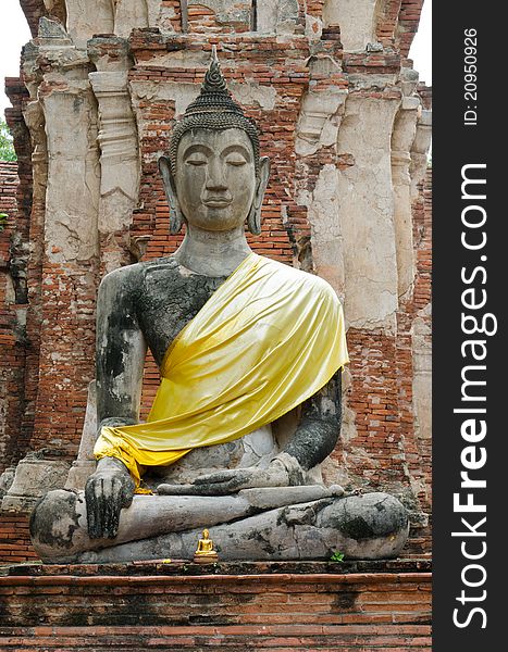 Ruins & ancient Buddha image in Ayutthaya, Thailand