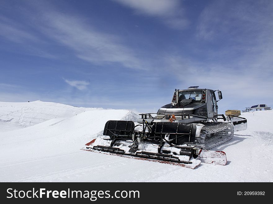 Special snow vehicle
