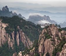 Huangshan Mountain And Chinese Style House Royalty Free Stock Image Huangshan Mountain And Chinese Style House Royalty Free Stock Image