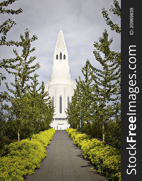 HallgrÃ­mskirkja church is Reykjavik's most attention-seeking building and can be seen from all around the surroundings of the capital city. HallgrÃ­mskirkja church is Reykjavik's most attention-seeking building and can be seen from all around the surroundings of the capital city.