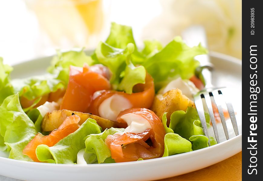 Potato salad with smoked salmon and lettuce