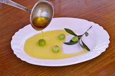 Olives With Olive Oil Royalty Free Stock Images Olives With Olive Oil Royalty Free Stock Images