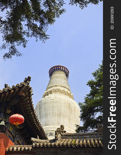 The chinese tower in front of a temple, this tower has already had a history of a thousand years.