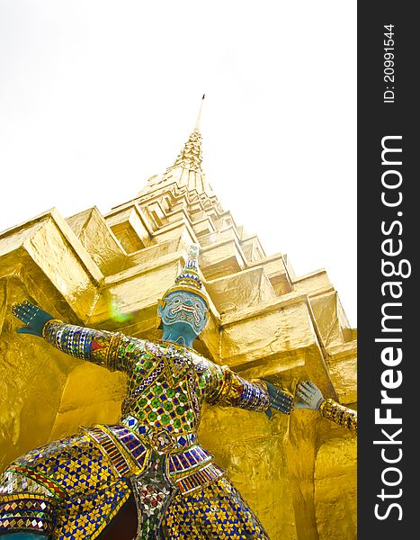 Giant Thai Style on gold stupa