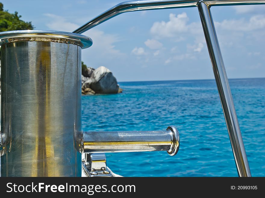 Boat runing to the island