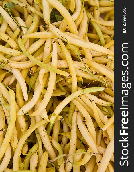 Loose wax beans for sale at a farmer's market