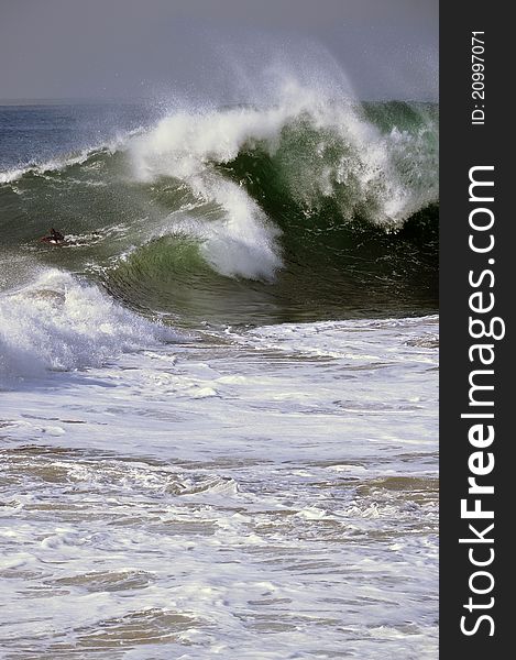 Massive Pacific storm kicking up huge waves along the Southern California Coast. Massive Pacific storm kicking up huge waves along the Southern California Coast