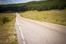 Country Road Through Hills Royalty Free Stock Images Country Road Through Hills Royalty Free Stock Images