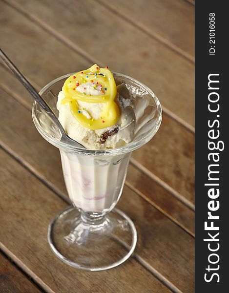 Ice Cream Ram Raisin Cup Yellow Glass