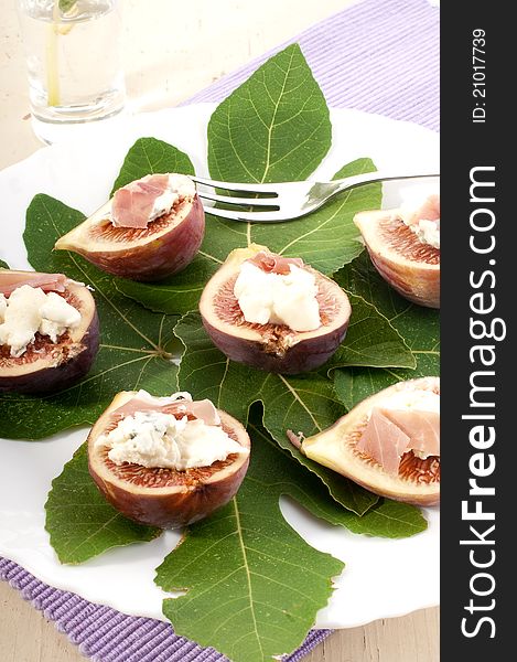 Fresh sweet figs with gorgonzola