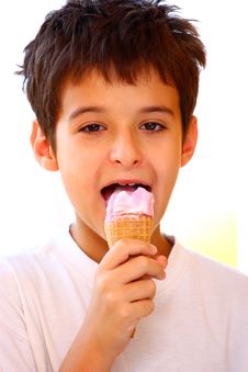 A Boy Enjoying His Ice-cream Royalty Free Stock Photos A Boy Enjoying His Ice-cream Royalty Free Stock Photos