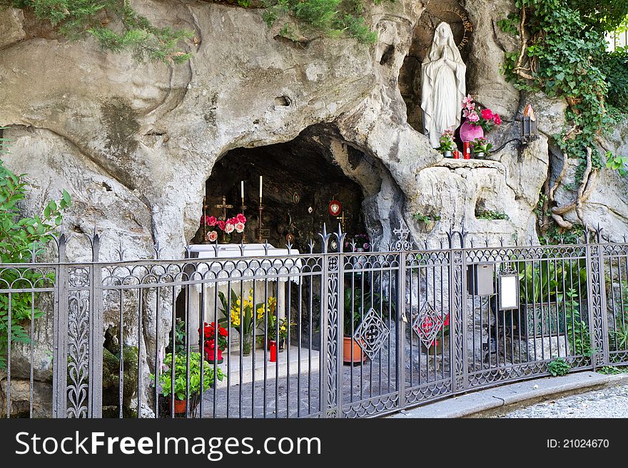 Wayside shrine in Italy near Lake Como