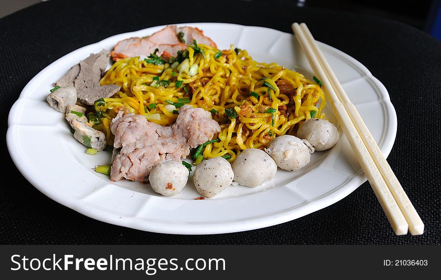 Wheat noodles with vegetables and meat