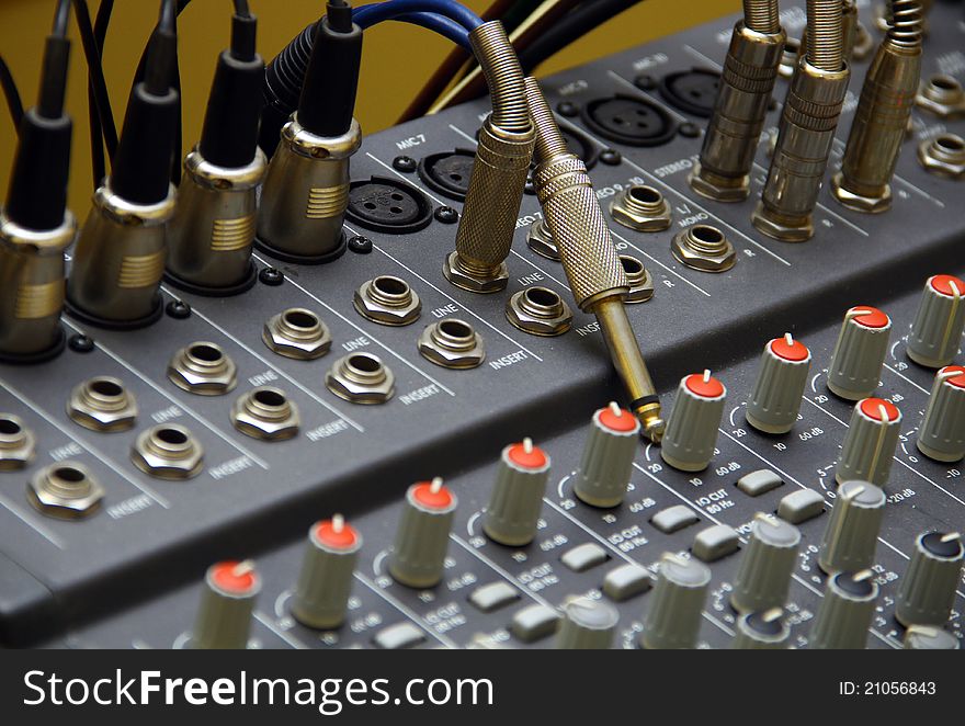 Mixing Desks, Powered Mixers, Jack audio. Mixing Desks, Powered Mixers, Jack audio