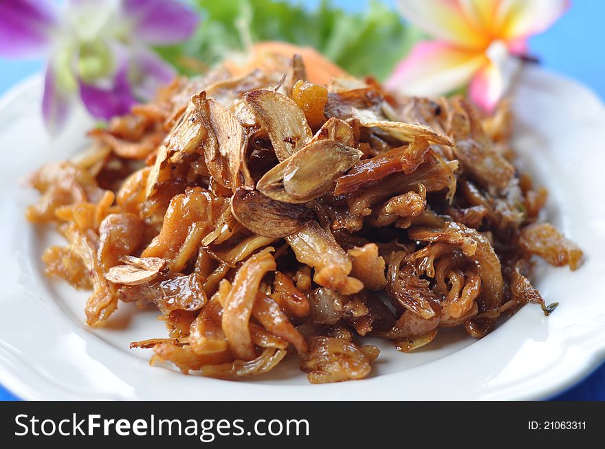 Thai Food : Fried oil chicken with Garlic