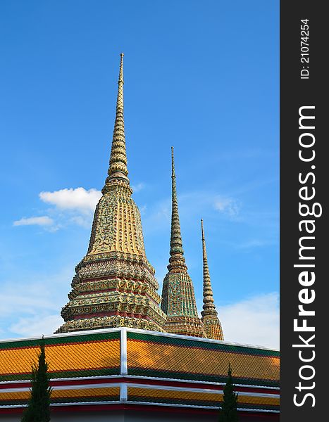 Towering Wat Pho.