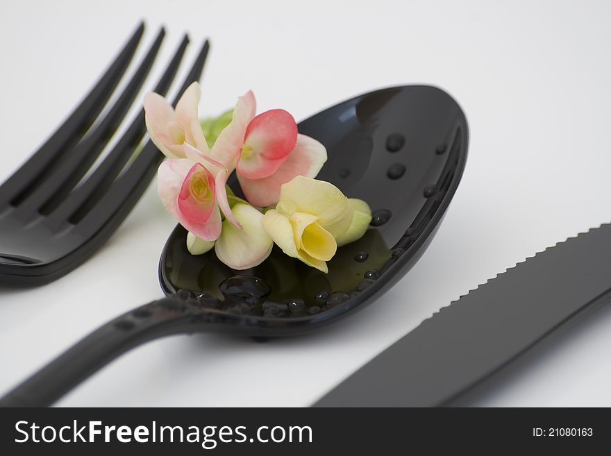 Black plastic cutlery with flower
