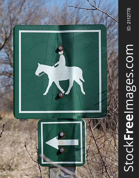 Green sign on trail to direct horse back riders. Green sign on trail to direct horse back riders.