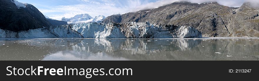 The panoramic view of one of Alaska's beauties, the glacier bay.