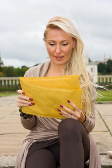 Woman Reading Post Royalty Free Stock Images