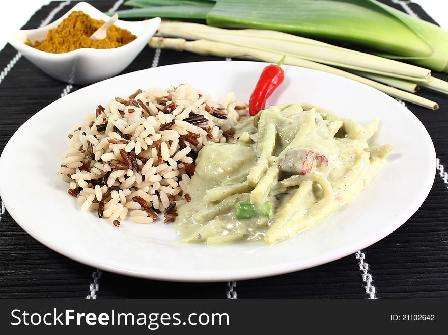 Green curry with vegetables and wild rice