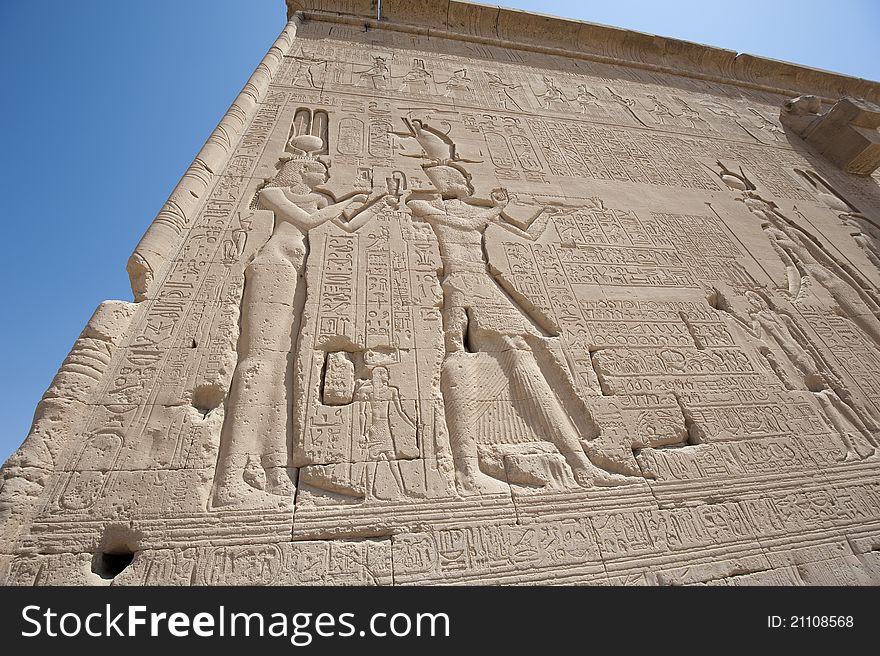 Hieroglypic carvings on an egyptian temple