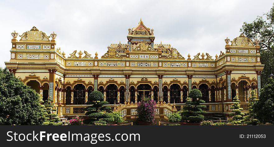 Facade of VÄ©nh TrÃ ng Buddhist Temple (largest Pagoda in the Mekong Delta) located in My Tho, Vietnam, Asia