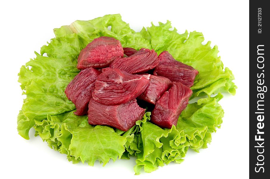 Crude meat with lettuce