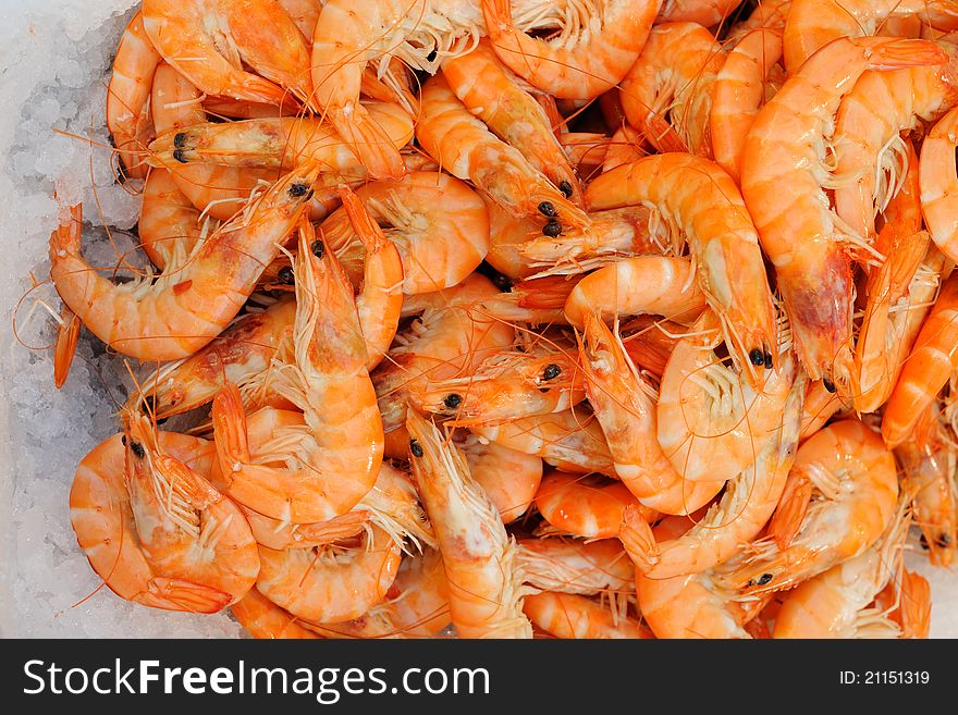 A heap of fresh shrimps on ice in a street market.