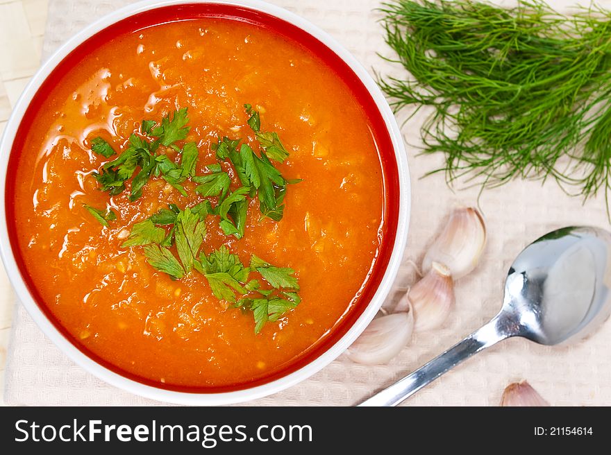 Tomato cream soup with parsley